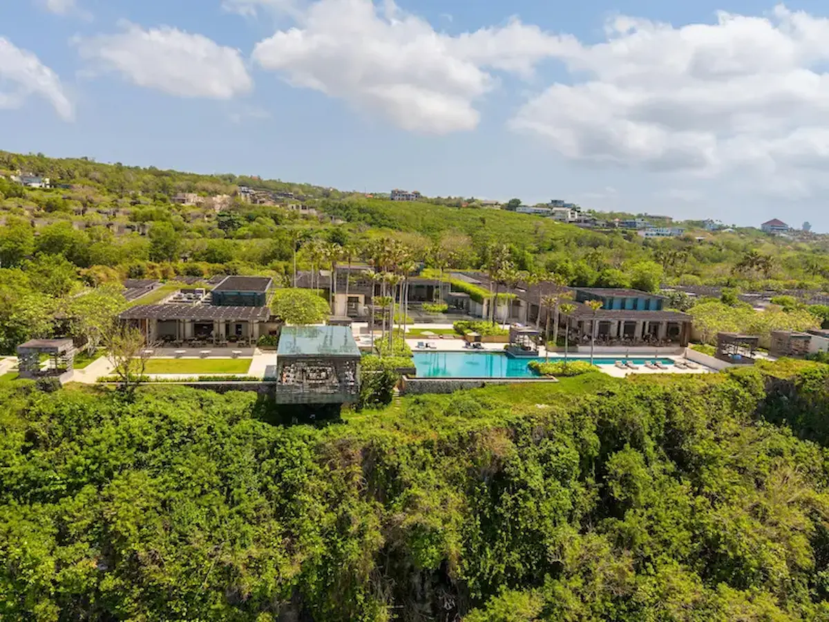 Villa Émeraude — piscine miroir Saint-Tropez Cap Tahiti