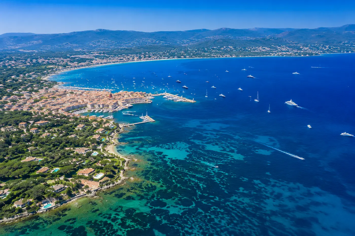 Vue aérienne du Golfe de Saint-Tropez — territoire d'Azur Villa Prestige